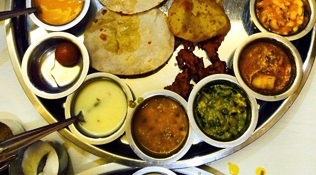 https://crickeyamigudinatura.org/wp-content/uploads/2024/02/762d1-the_gujarati_thali.jpg